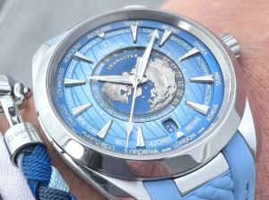几秒高精仿复刻？揭秘欧米茄海马系列Aqua Terra世界时腕表的科技魅力！