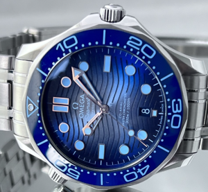 几秒高精仿复刻？揭秘欧米茄海马系列Aqua Terra世界时腕表的科技魅力！