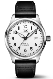 万元以内的价格，高精仿复刻IWC飞行员系列腕表精钢材质打造，黑色阿拉伯数字时标搭配简约的黑白指针，完美呈现